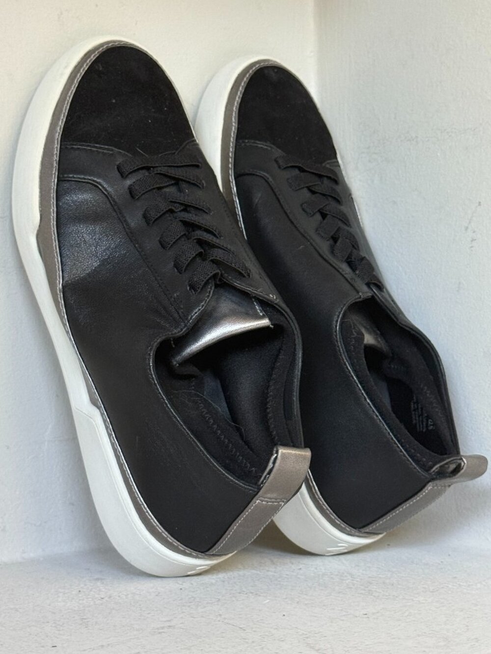 New 27 EDIT Naturalizer Valerie Leather Sneakers Black Metallic Women’s 5.5M